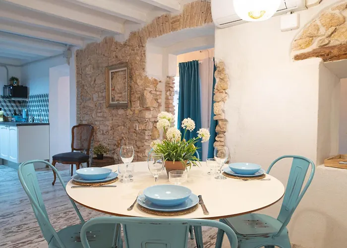 Apartamento planta baja con patio. Centro del Old Town.